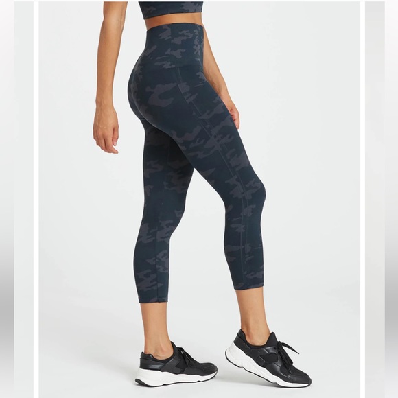 SPANX Look at Me Now Seamless Cropped Leggings S - Picture 6 of 11